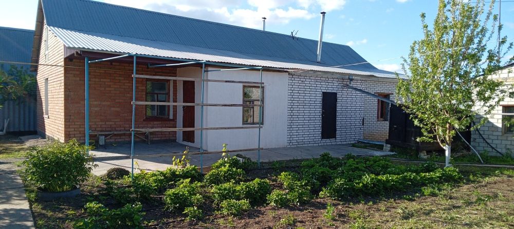 Продам жилой дом с пристройкой бани.