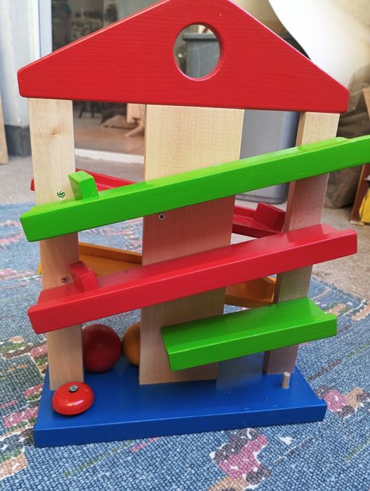 Дървен комплект Eichhorn - къщичка с 3 топчета
