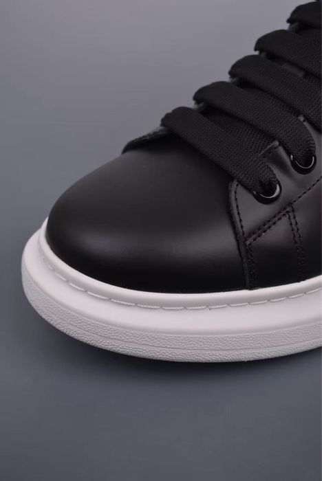 Alexander McQueen Oversized Sneaker Black/White