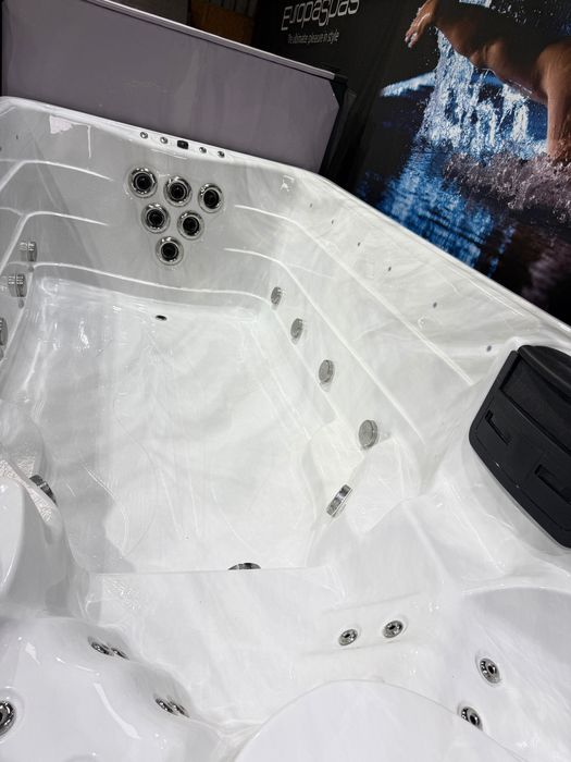 Джакузи плувен тренажор мини басейн