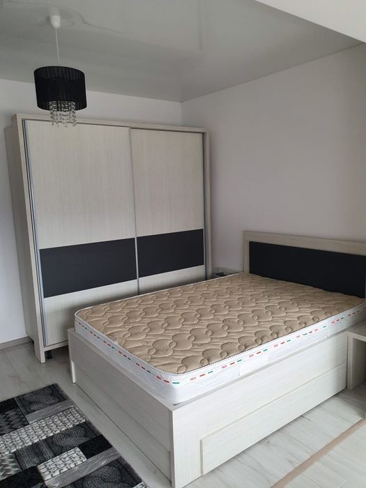 Inchiriere garsoniera complet mobilata + loc de parcare