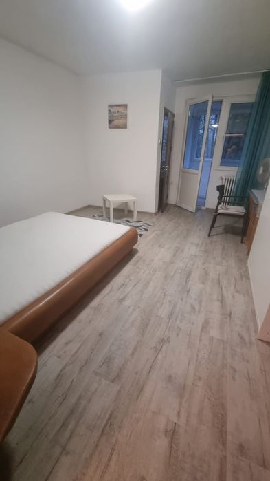 Închiriez garsoniera