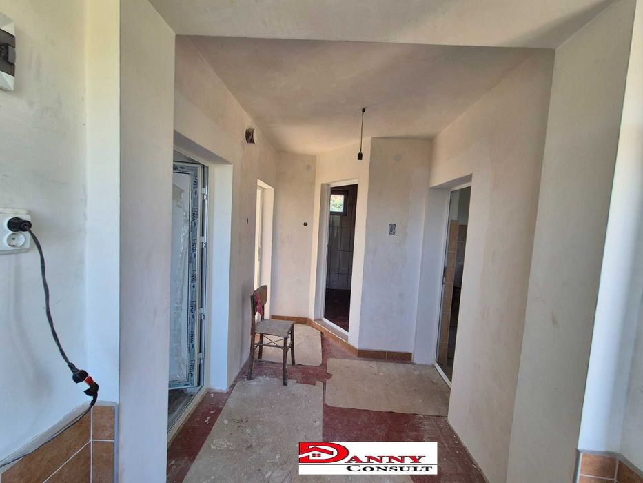 Къща с 5800 кв.м. двор в с. Климентово, обл. В.Търново