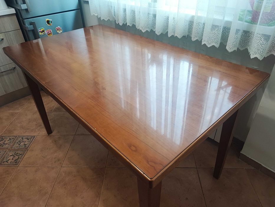 Масивна трапезна маса 140 на 80 и 4 стола