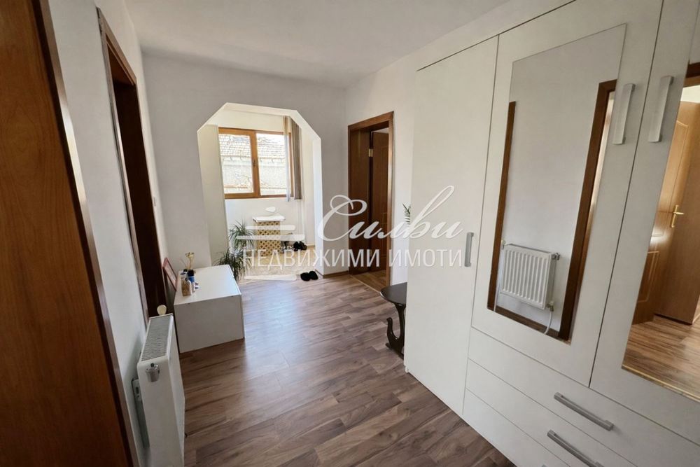 Самостоятелна ТУХЛЕНА къща на ПЛОЧА - гр. Нови пазар!