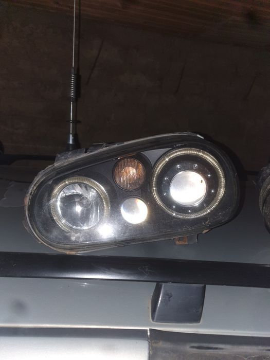 Vând faruri golf 4 cu lupă xenon