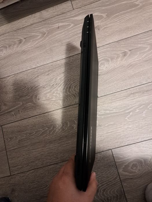 Vand Laptop Lenovo i3 impecabil