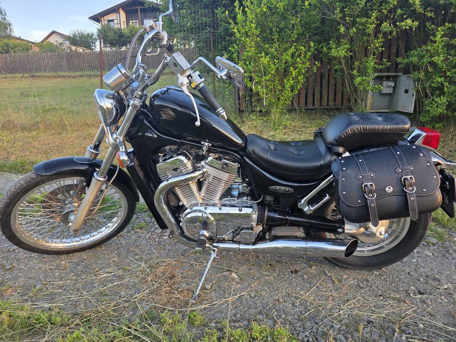 Suzuki Intruder VS800