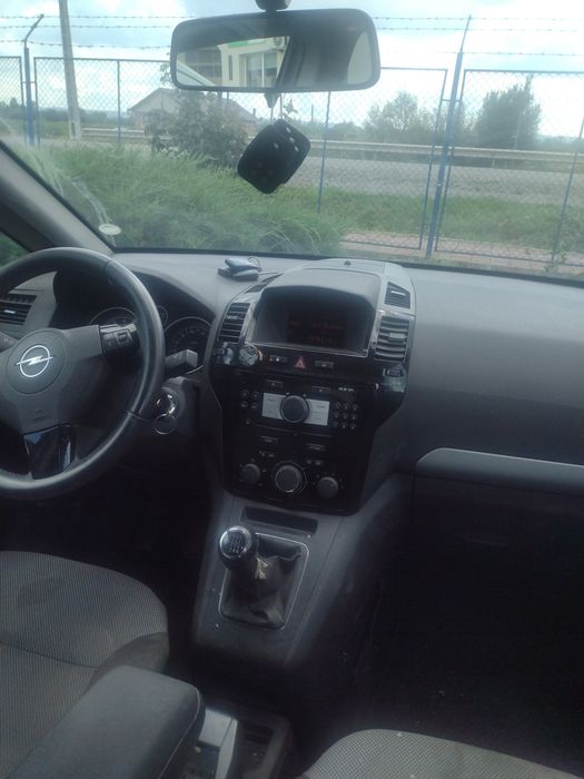 Opel Zafira pe gaz și benzinã  2011