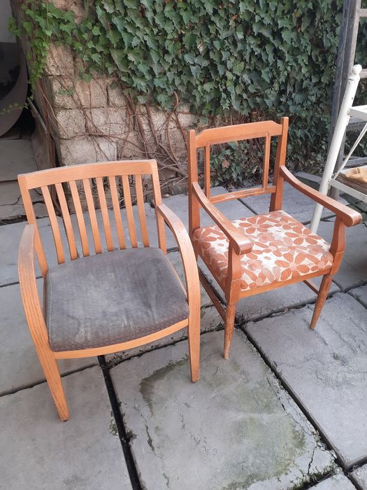 Продаются кресла и стол в национальном стиле.