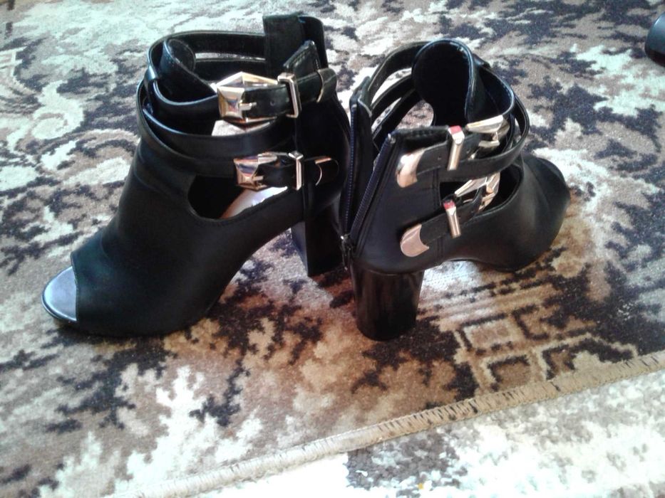 Продавам дамски обувки