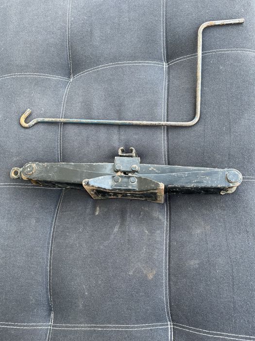 Домкрат для машины