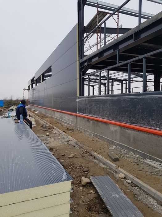 Executam montaj structura metalica si panouri sandwich