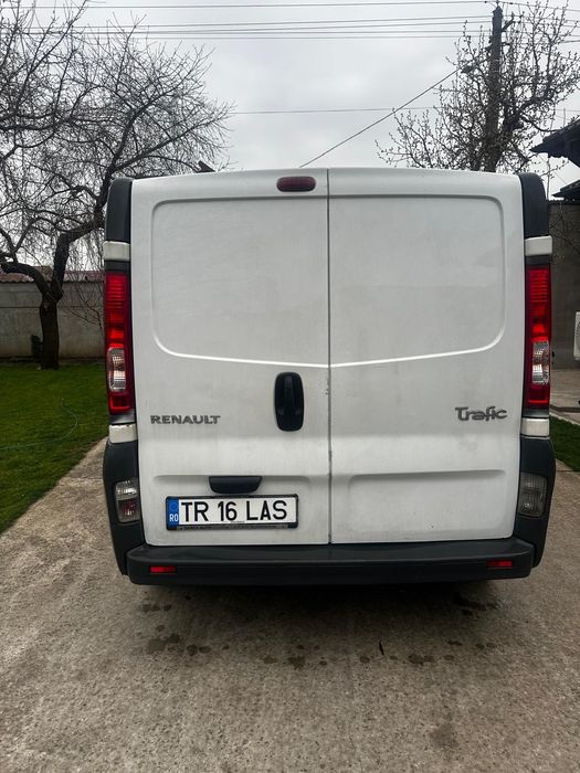 Vând Renault trafic