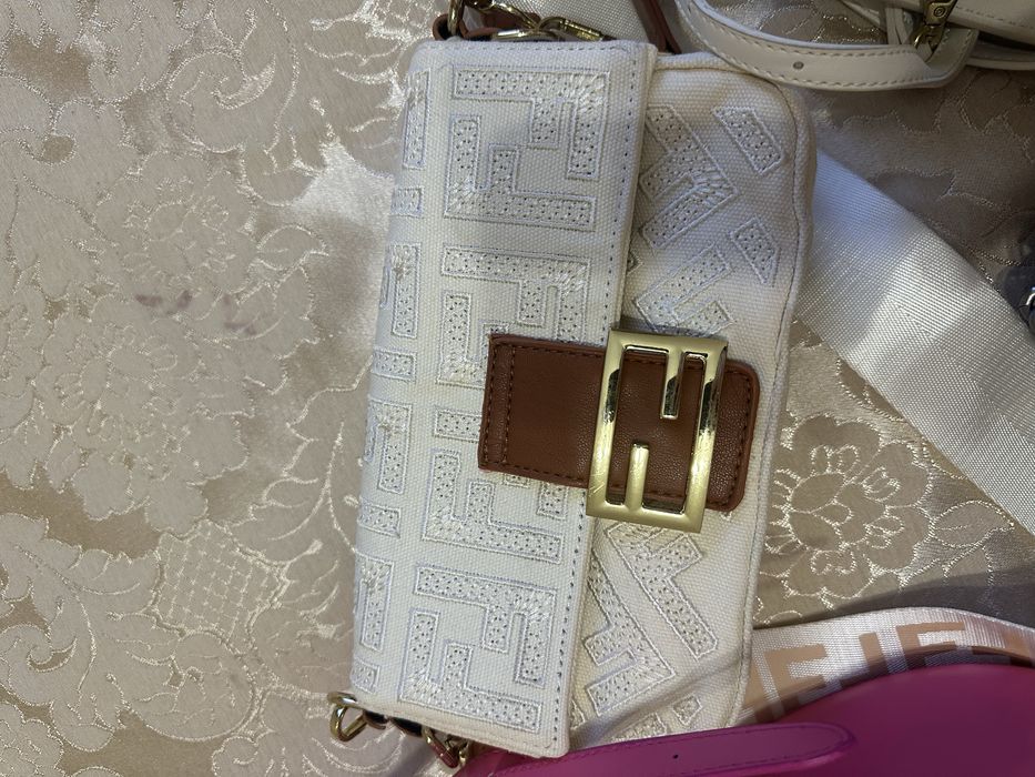 Продам сумчтки в хорошем состоянии