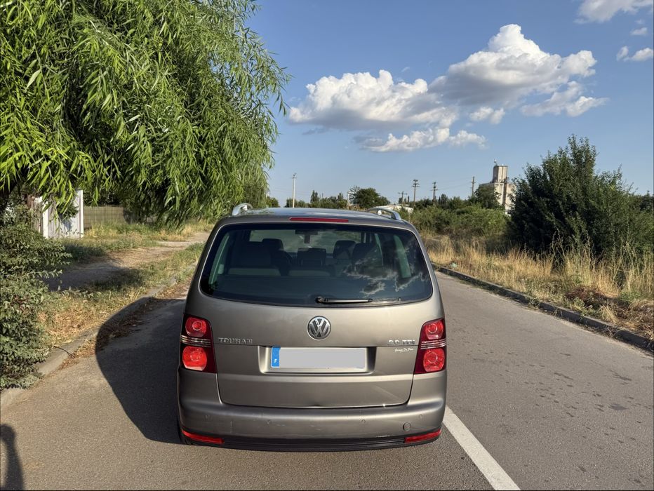 Volkswagen Touran Dsg 2.0 Tdi- 140 Cp - Recent adus