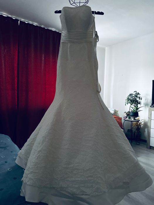Rochie de Mireasă – Dantelă Fină& Corset Ajustabil – Stare Impecabilă