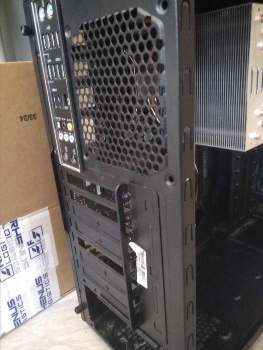 Продавам дънна платка GA-X99--UD3
