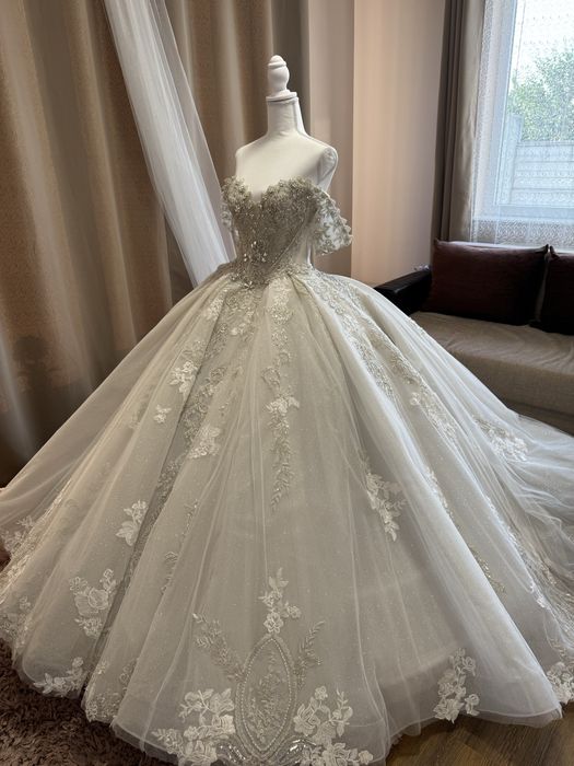 Vând urgent rochie de mireasă Aryanna Karen