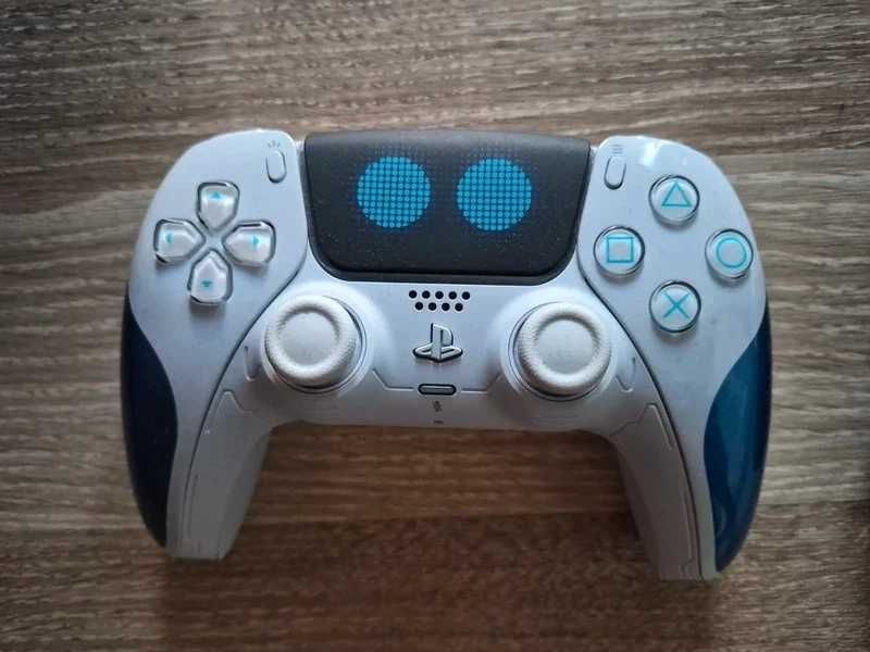 PS5 Astro Bot controller limited edition + charging doc