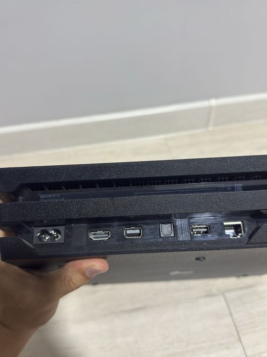PS4 pro 1TB в отличном состоянии