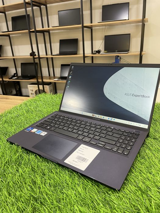 Asus Expertbook.