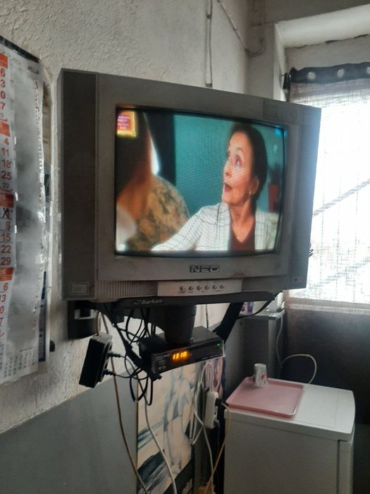 Малък работещ телевизор  НЕО.