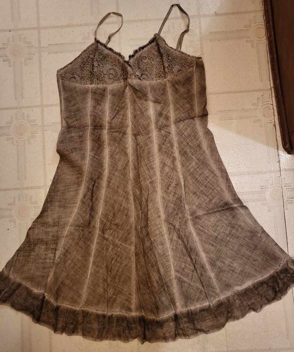 Различни модели рокли размер М