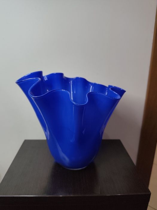 Декоративна стъклена ваза – синя, арт дизайн
