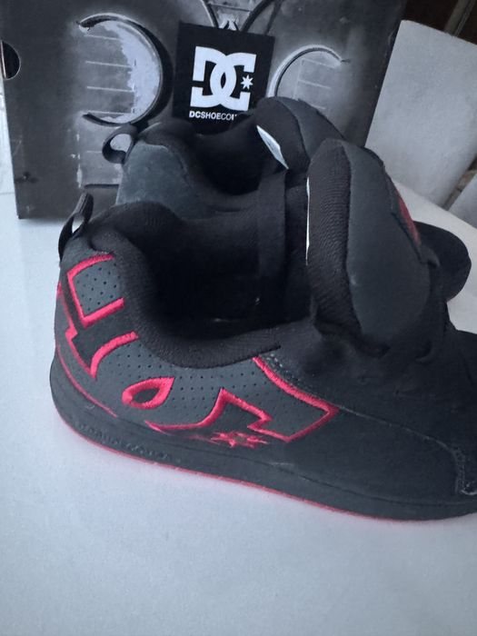 Мъжки маратонки оригинални DC номер 45.