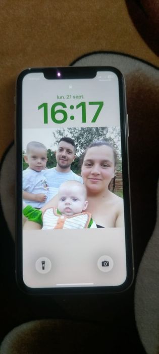 Vând iphone 11