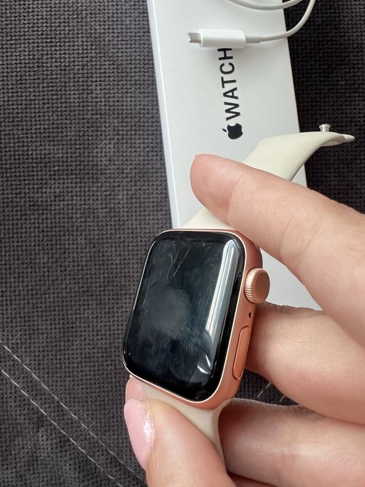 Apple Watch SE 40mm Gold Aliminum