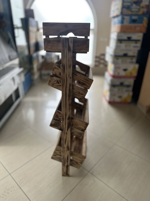 Стелажи дървени за магазин