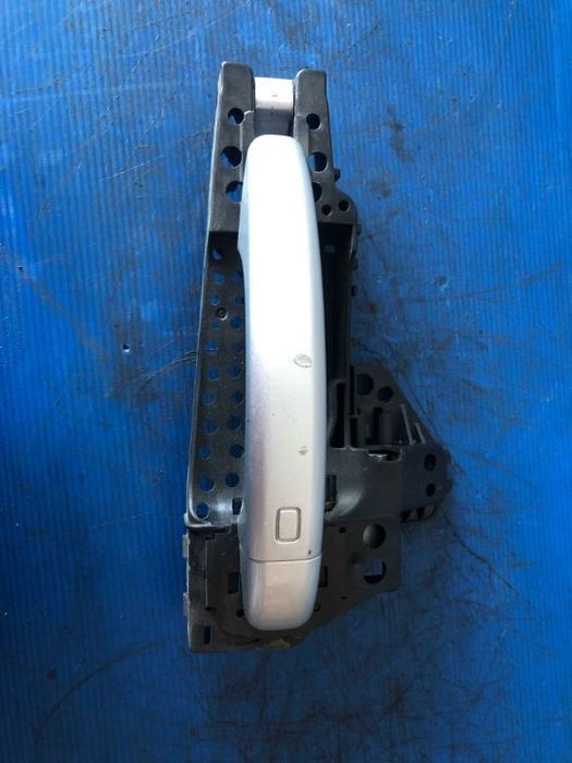 maner usa dreapta fata audi a4 b8