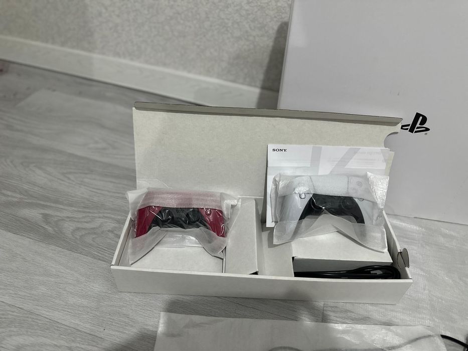 Продам новый playstation 5 box 1tb