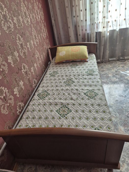 Деревянная кровать полуторка