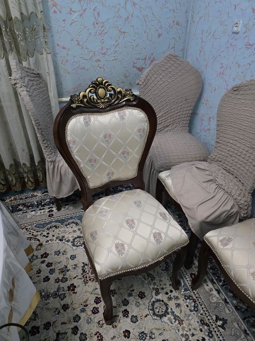 Стулья коричневые