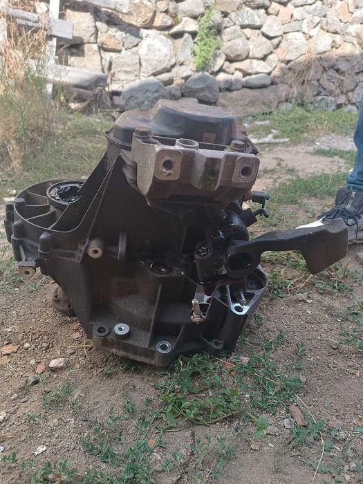 Ръчна скоростна кутия за Volkswagen Golf 5 Hatchback 1.6, 102 к.с.