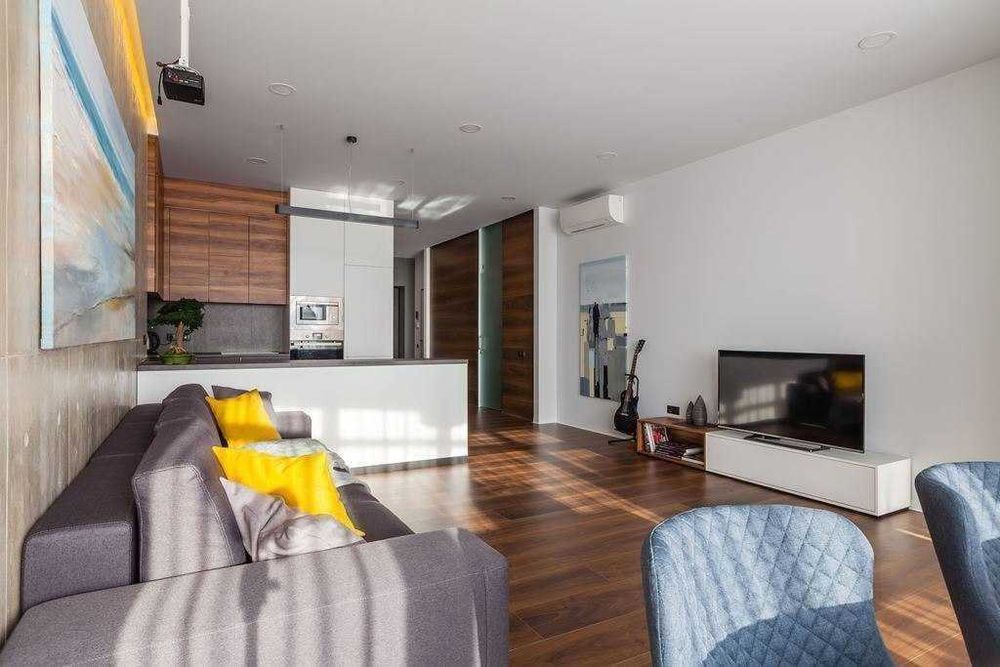 Дава се под наем Тристаен апартамент в София, Гоце Делчев - 98 кв.м за 714 € - Снимка #1