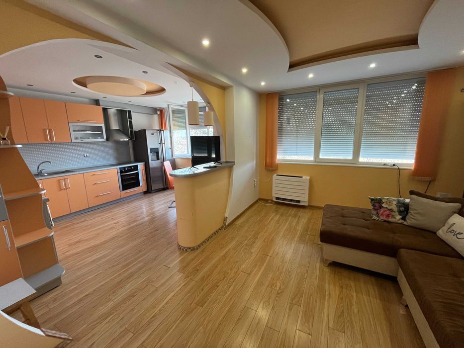 Дава се под наем Тристаен апартамент в Казанлък - 85 кв.м за 348.84 € - Снимка #1