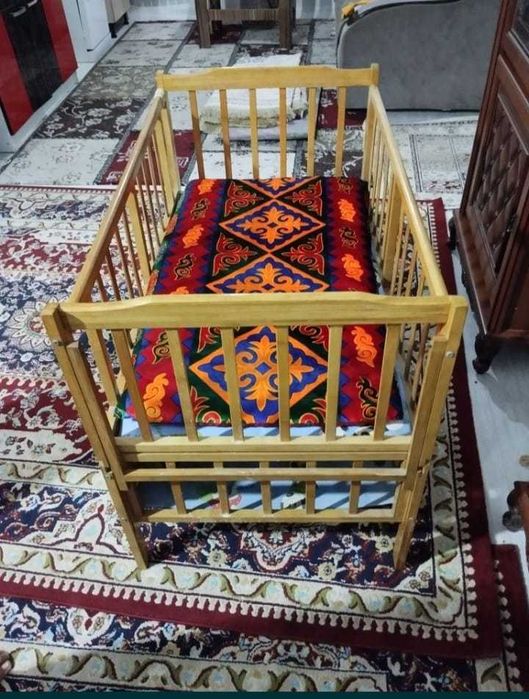 Продам детскую кроватку. (Манеж)