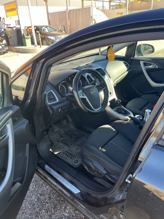 Opel Astra J 1.4 бензин
