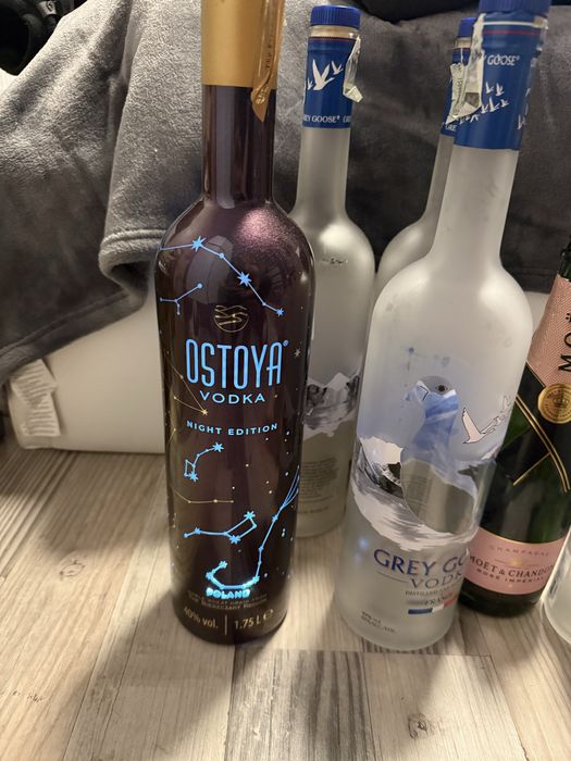 Продавам празни бутилки от марков алкохол