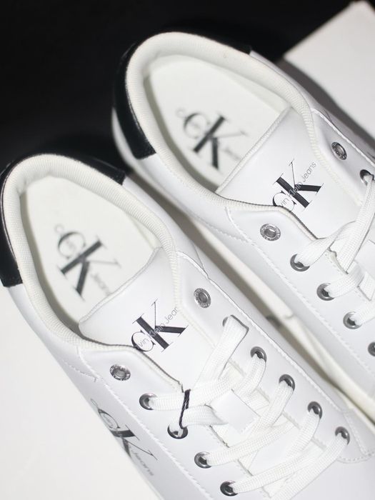 Calvin Klein sneakers trainers, Noi, Marime 43

Trimit si in tara cu deschidere colet.