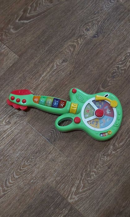 Музыкальная детская гитара