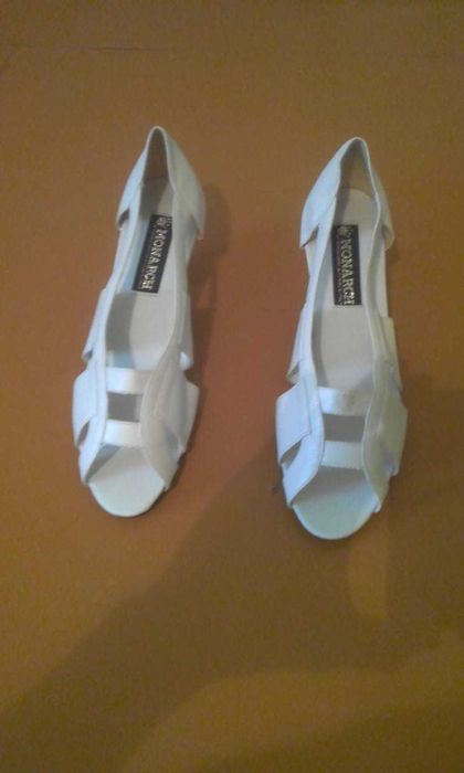 Продаются женские туфли