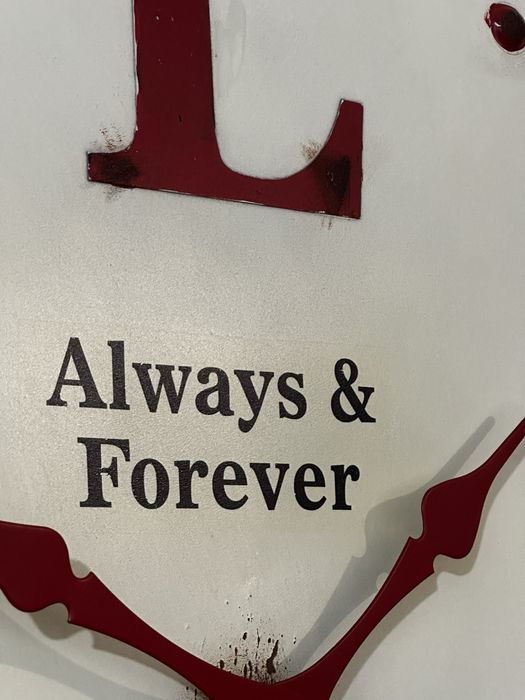 Продаются настенные часы “Always and Forever”