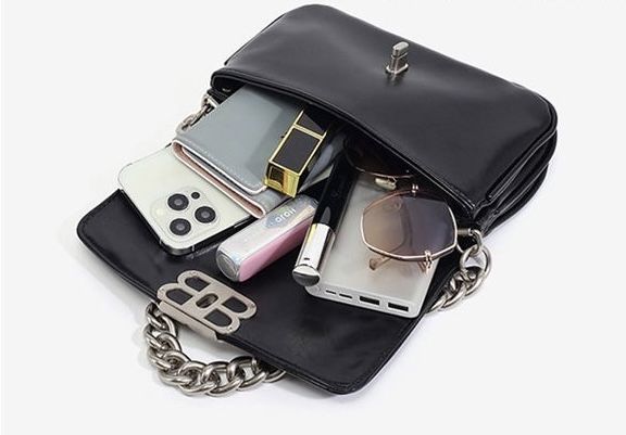 Новая кожаная с цепью и ремешком