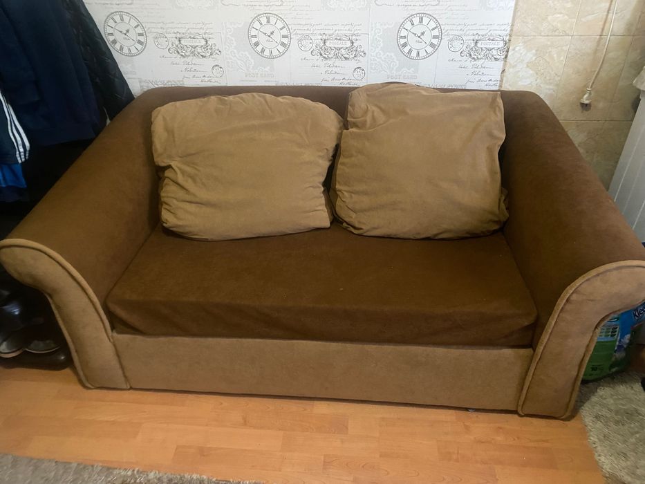 Vând canapea extensibila 2 locuri