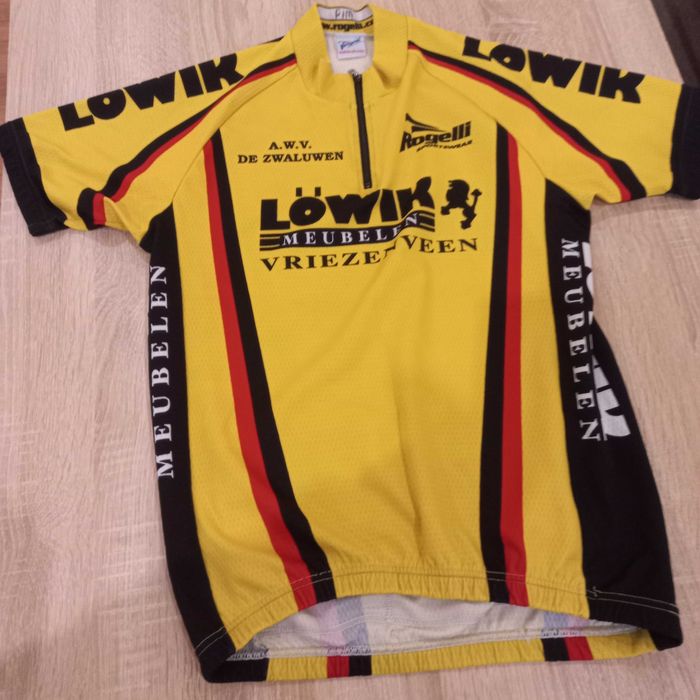 Продавам два екипа за колоездене НОВИ размер S.